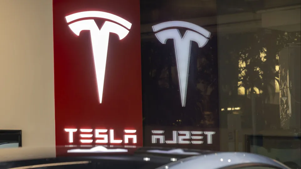 Logótipo da Tesla em Hong Kong