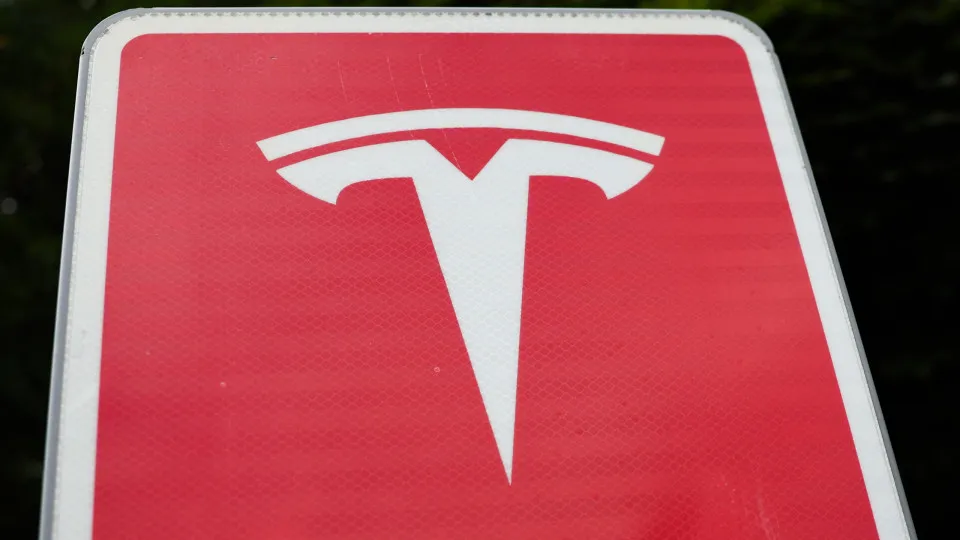 Tesla em Katowice, Polónia.