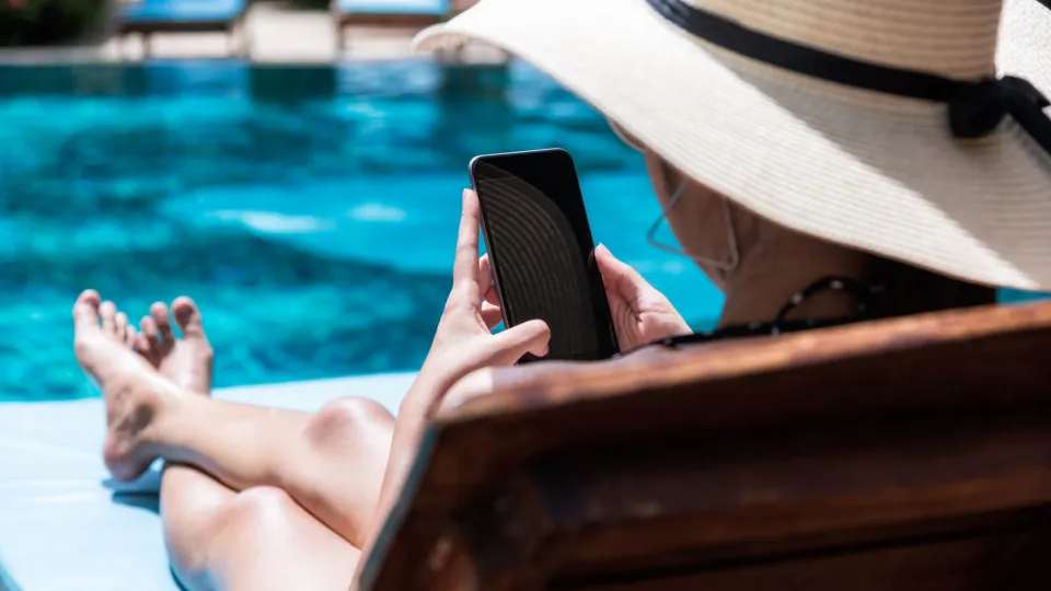 Agosto, férias, telefone toca e é o patrão. ACT lembra dever de abstenção