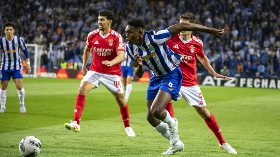 Samu of FC Porto plays in the Portuguese Primeira Liga soccer match between FC Porto and SL Benfica at Estadio do Dragao in Porto, Portugal, on April 6, 2025 (Photo by Rita Franca/NurPhoto via Getty Images).