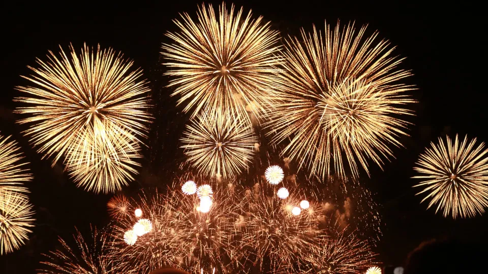 Fogo de artifício ; pirotecnia ; Passagem de ano ; Festa