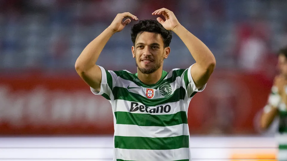 FARO, PORTUGAL - JULY 31: Pedro Gonçalves of Sporting gets into the field during the Portuguese Super Cup Final match between Sporting CP and SL Benfica at Estádio Algarve on July 31, 2025 in Faro, Portugal. (Photo by Pedro Loureiro/Eurasia Sport Images/G