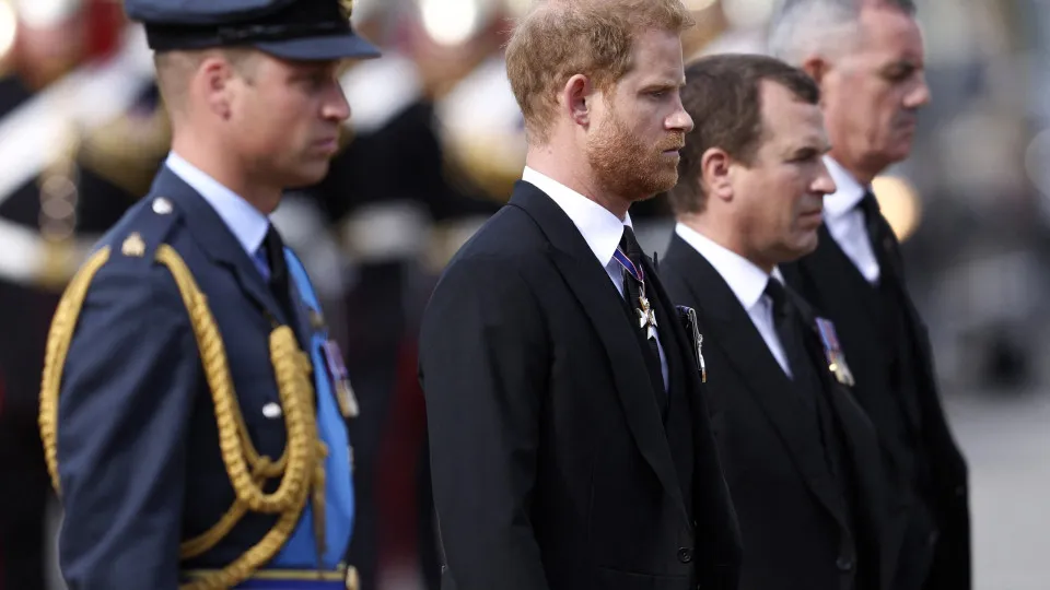 Britain's Prince William, Prince of Wales, Britain's Prince Harry, Duke of Sussex and Peter Phillips, walk behind the coffin of Queen Elizabeth II, during a procession from Buckingham Palace to the Palace of Westminster, in London on September 14, 2022. Q