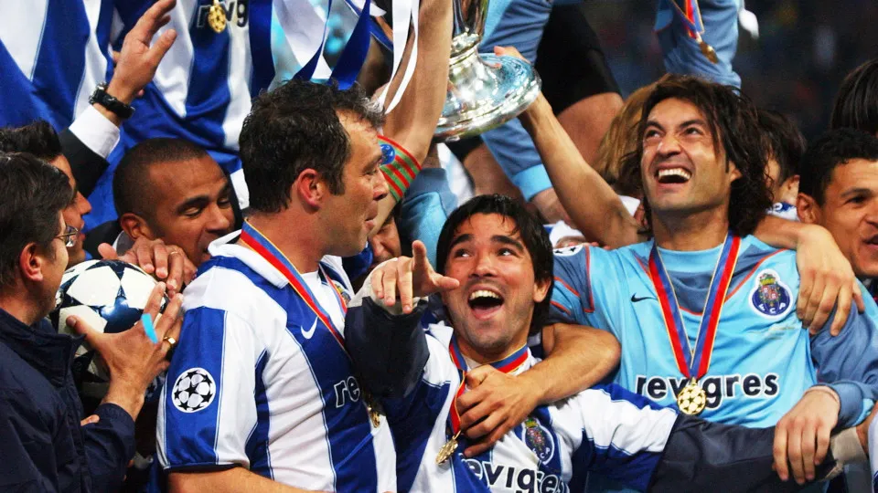 GELSENKIRCHEN, GERMANY - MAY 26: Jorge Costa, Deco and Vitor Baia of Porto celebrates at the award ceremony following the UEFA Champions League final between AC Monaco and Porto at the Arena AufSchalke on May 26, 2004 in Gelsenkirchen, Germany. (Photo by 