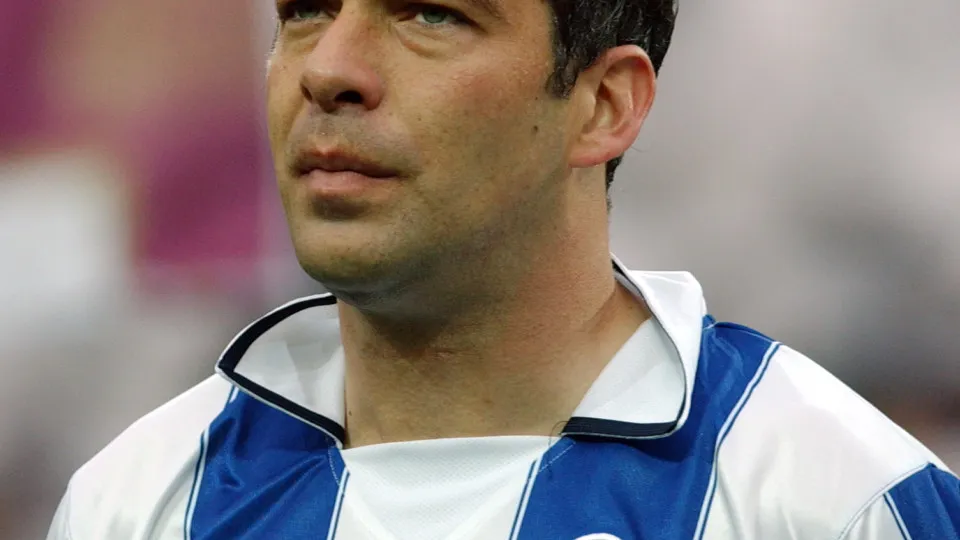 PORTO, PORTUGAL - APRIL 21: Jorge Costa of Porto is seen prior to the UEFA Champions League semi final 1st leg match between Porto and Deportivo La Coruna at the Estadio do Dragao on April 21, 2004 in Porto, Portugal. (Photo by Etsuo Hara/Getty Images)