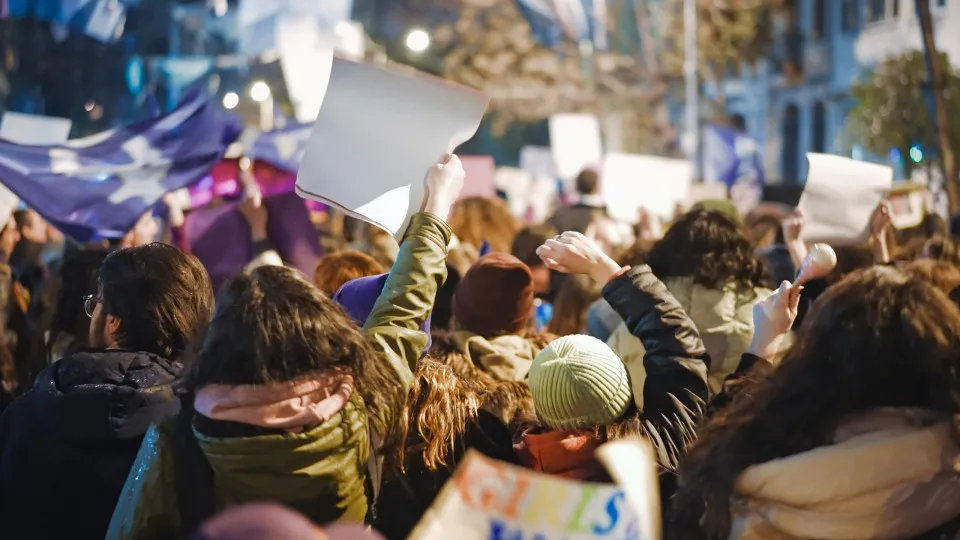 "Ataque direto". Movimento de mulheres condena alterações laborais
