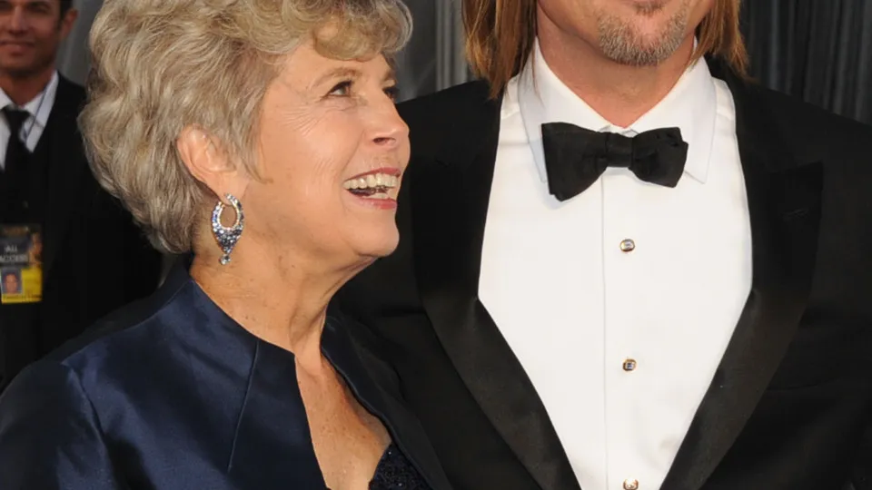 Brad Pitt e mãe
