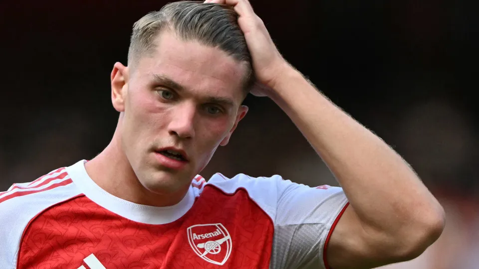 Arsenal's Swedish striker #14 Viktor Gyokeres plays during the pre-season friendly football match between Arsenal and Villarreal at the Emirates Stadium in London on August 6, 2025. (Photo by Glyn KIRK / AFP) (Photo by GLYN KIRK/AFP via Getty Images)     