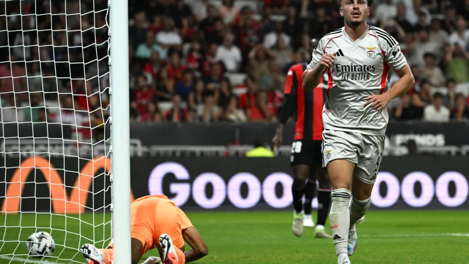 Benfica's Croatian defender #09 Franjo Ivanovic celebrates scoring his team's first goal during the UEFA Champions League 3rd round first leg football match between OGC Nice and SL Benfica at the Allianz Riviera Stadium in Nice, south-eastern, on August 6