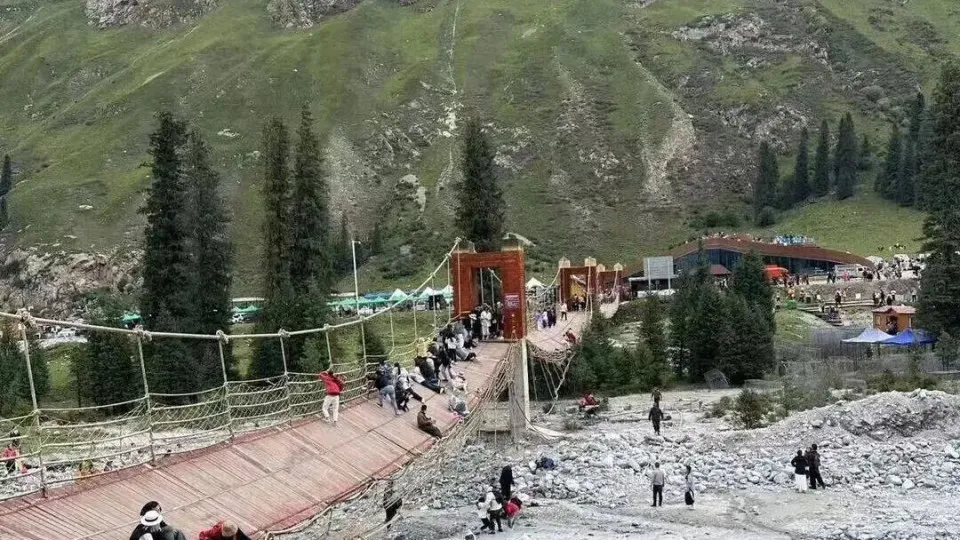queda de ponte suspensa, china, Zhaosu, 