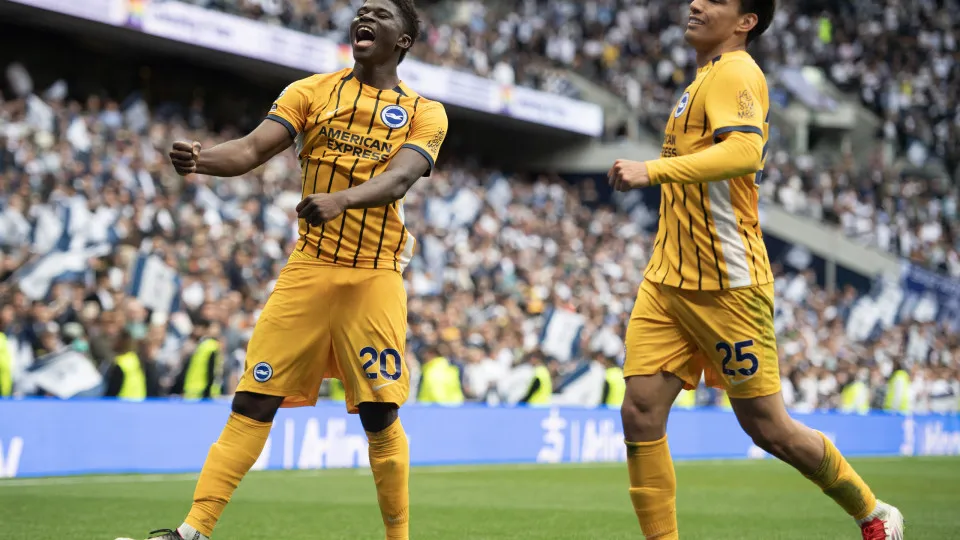 LONDON, ENGLAND - MAY 25:  Carlos Baleba (L) and Diego Gómez of Brighton & Hove Albion reacts after the Premier League match between Tottenham Hotspur FC and Brighton & Hove Albion FC at Tottenham Hotspur Stadium on May 25, 2025 in London, England. (Photo