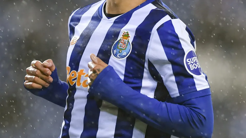 PORTO, PORTUGAL - OCTOBER 24: Iván Jaime of FC Porto runs in the field during the UEFA Europa League 2024/25 League Phase MD3 match between FC Porto and TSG 1899 Hoffenheim at Estadio do Dragao on October 24, 2024 in Porto, Portugal. (Photo by Daniel Cast