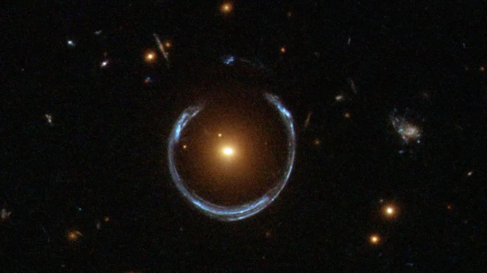 Cosmic Horseshoe, buraco negro ultramassivo