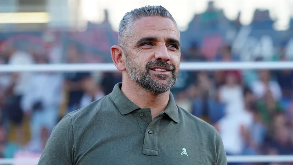 RIO MAIOR, PORTUGAL - AUGUST 8: Head Coach Rui Borges of Sporting CP before the start of the Liga Portugal Betclic match between Casa Pia AC and Sporting CP at Estadio Municipal de Rio Maior on August 8, 2025 in Rio Maior, Portugal.  (Photo by Gualter Fat
