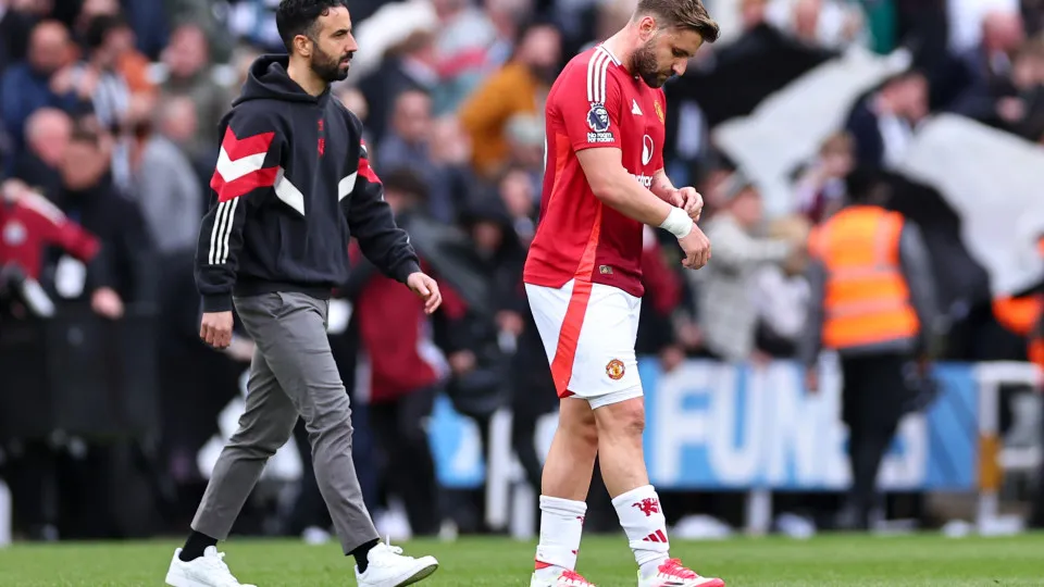 NEWCASTLE UPON TYNE, ENGLAND - APRIL 13: A dejected Manchester United head coach / manager Ruben Amorim and Luke Shaw of Manchester United  at full time during the Premier League match between Newcastle United FC and Manchester United FC at St James' Park
