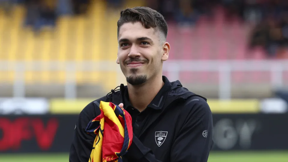 LECCE, ITALY - OCTOBER 20: Joan Gonzalez of Lecce smiles prior the Serie A match between Lecce and Fiorentina at Stadio Via del Mare on October 20, 2024 in Lecce, Italy. (Photo by Maurizio Lagana/Getty Images)