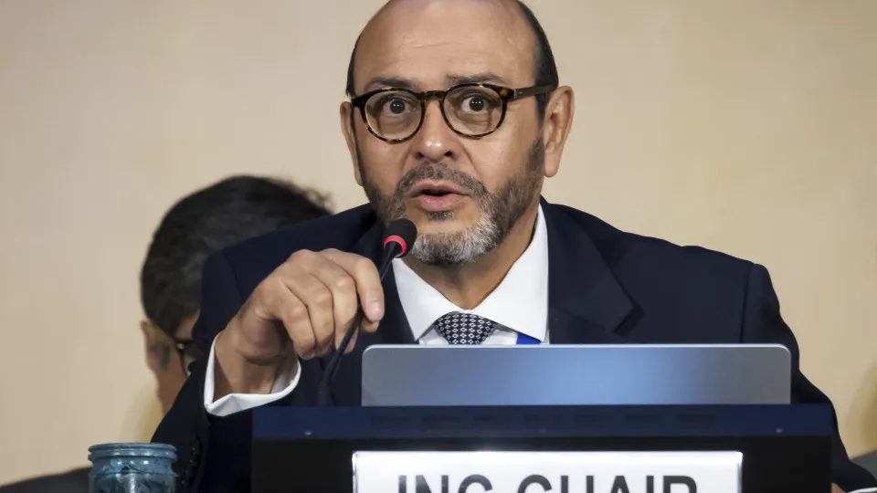 Diplomata equatoriano Luis Vayas Valdivieso