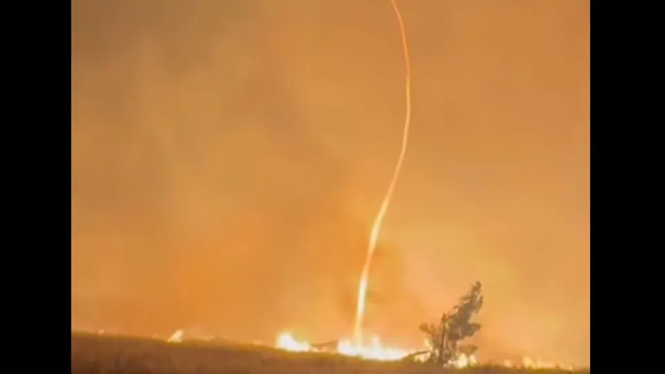 tornado de fogo