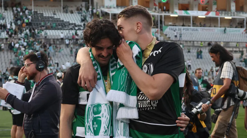 Sporting Lisbon's Swedish forward #09 Viktor Gyokeres celebrates with Sporting Lisbon's Portuguese forward #17 Francisco Trincao at the end of the 'Taca de Portugal' (Portugal's Cup) final football match between SL Benfica and Sporting CP at Jamor stadium