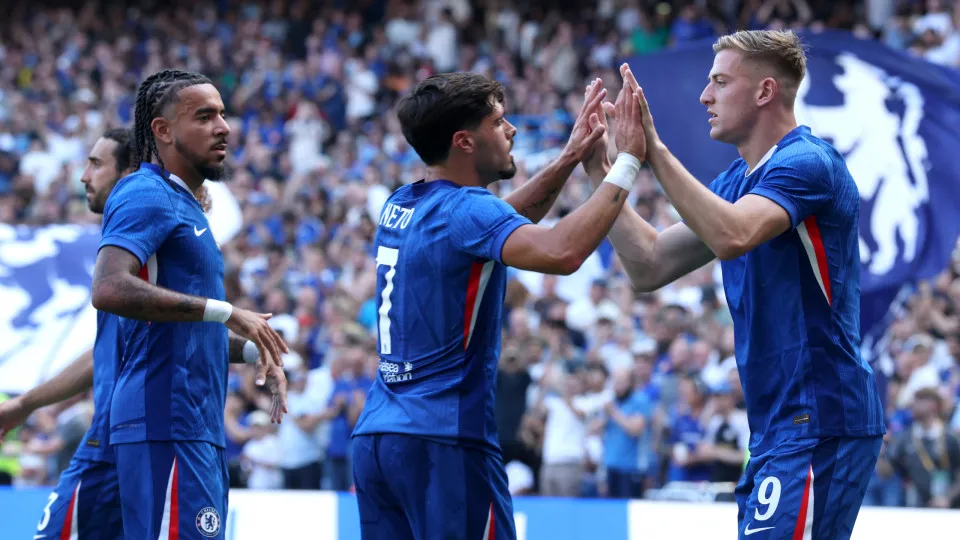 LONDON, ENGLAND - AUGUST 10: Liam Delap of Chelsea celebrates scoring his team's third goal with teammate Pedro Neto during the pre-season friendly match between Chelsea and AC Milan at Stamford Bridge on August 10, 2025 in London, England. (Photo by Rich