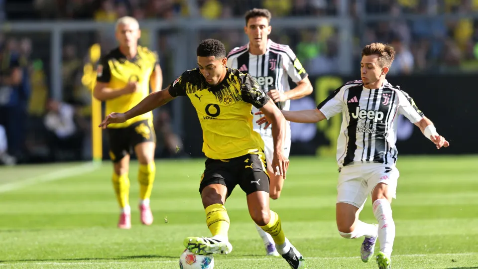 DORTMUND, GERMANY - AUGUST 10: Jobe Bellingham of Borussia Dortmund is put under pressure by Francisco Conceicao of Juventus during the pre-season friendly match between Borussia Dortmund and Juventus FC at Signal Iduna Park on August 10, 2025 in Dortmund