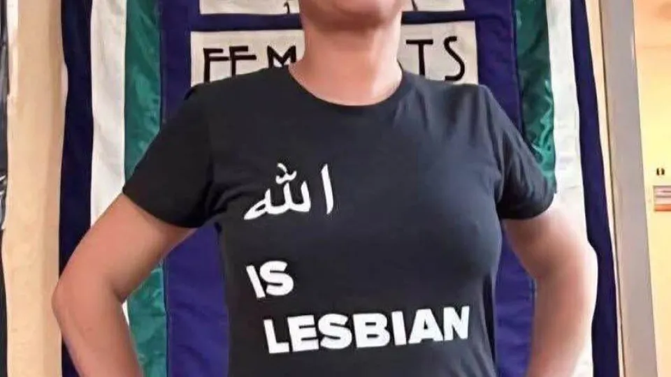 Ativista marroquina detida por vestir t-shirt com alegadas "ofensas a Deus"