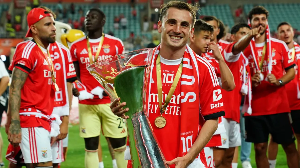 FARO, PORTUGAL - JULY 31: Kerem Akturkoglu of SL Benfica poses for a picture with trophy after winning the Portuguese Super Cup at the end of the Portuguese Super Cup match between Sporting CP and SL Benfica at Estadio Algarve on July 31, 2025 in Faro, Po