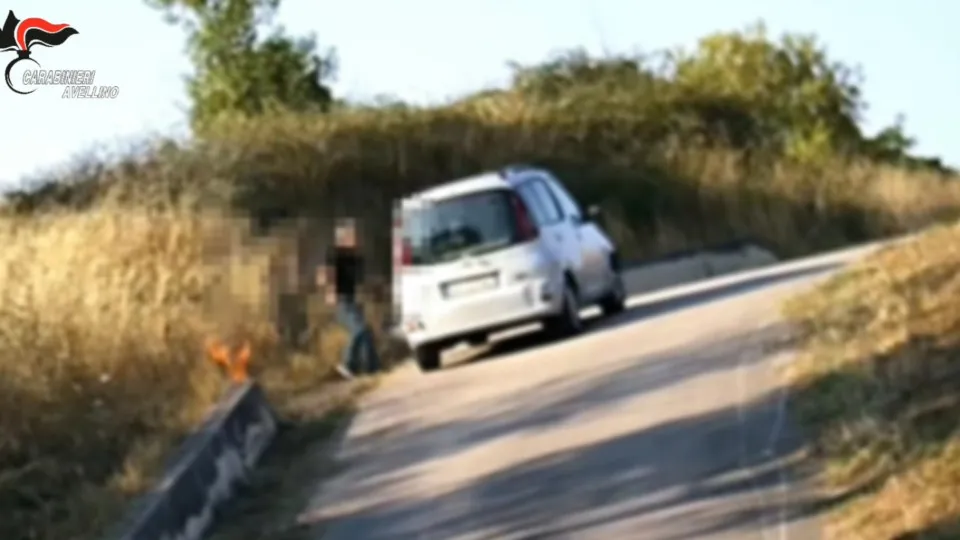 Homem apanhado em flagrante a atear fogo em Itália. Eis as imagens 