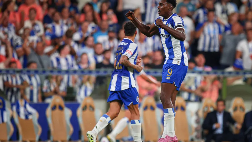 PORTO, PORTUGAL - AUGUST 11: Samu of FC Porto celebrates after scoring his team's second goal during the Primeira Liga match between FC Porto and Vitória SC at Estadio do Dragao on August 11, 2025 in Porto, Portugal. (Photo by Diogo Cardoso/Getty Images)