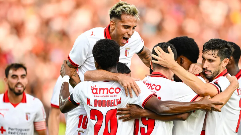 Players of Braga celebrate during the match between CFR 1907 Cluj (ROU) and S.C Braga (PRT) in Cluj-Napoca, Romania, on August 7, 2025, at the Dr Constantin Radulescu Stadium (Photo by Flaviu Buboi/NurPhoto via Getty Images).