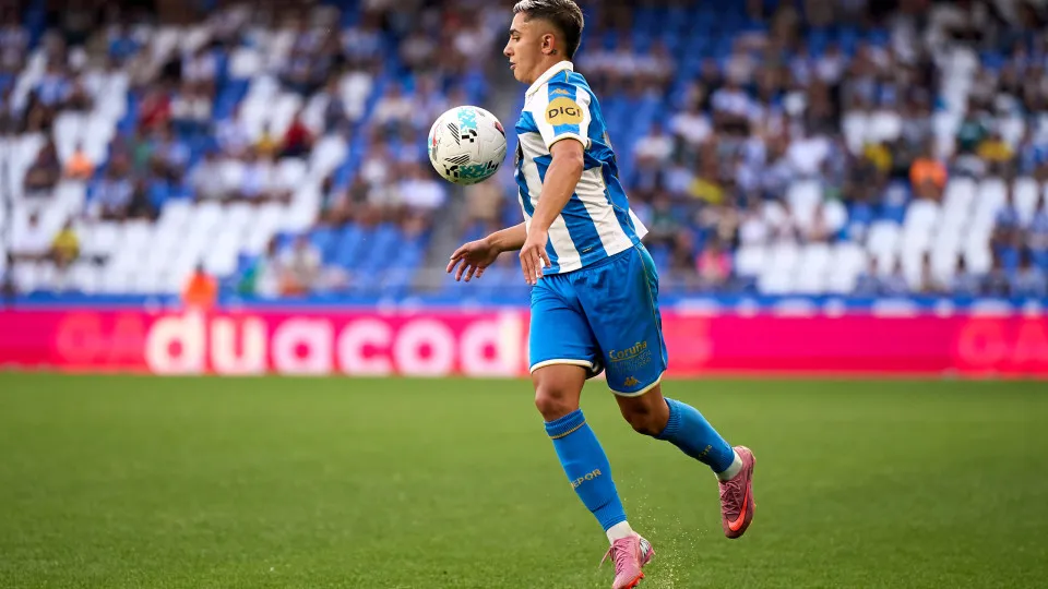LA CORUNA, SPAIN - AUGUST 09: Yeremay Hernandez of Deportivo La Coruna controls the ball during the Trofeo Teresa Herrera match between Deportivo La Coruna and Le Havre at Riazor Stadium on August 09, 2025 in La Coruna, Spain. (Photo by Manuel Queimadelos