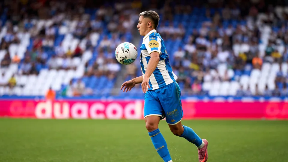 LA CORUNA, SPAIN - AUGUST 09: Yeremay Hernandez of Deportivo La Coruna controls the ball during the Trofeo Teresa Herrera match between Deportivo La Coruna and Le Havre at Riazor Stadium on August 09, 2025 in La Coruna, Spain. (Photo by Manuel Queimadelos