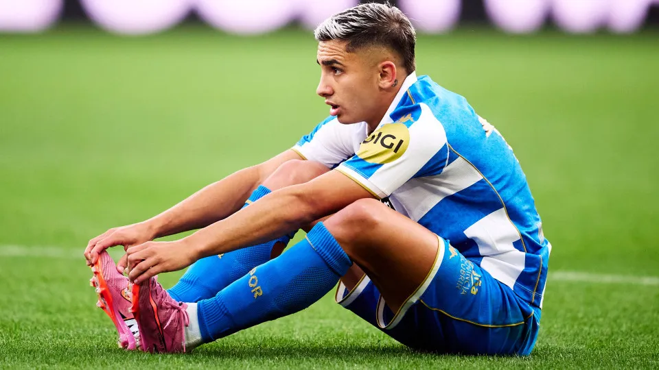 LA CORUNA, SPAIN - AUGUST 09: Yeremay Hernandez of Deportivo La Coruna looks on during the Trofeo Teresa Herrera match between Deportivo La Coruna and Le Havre at Riazor Stadium on August 09, 2025 in La Coruna, Spain. (Photo by Manuel Queimadelos/Quality 
