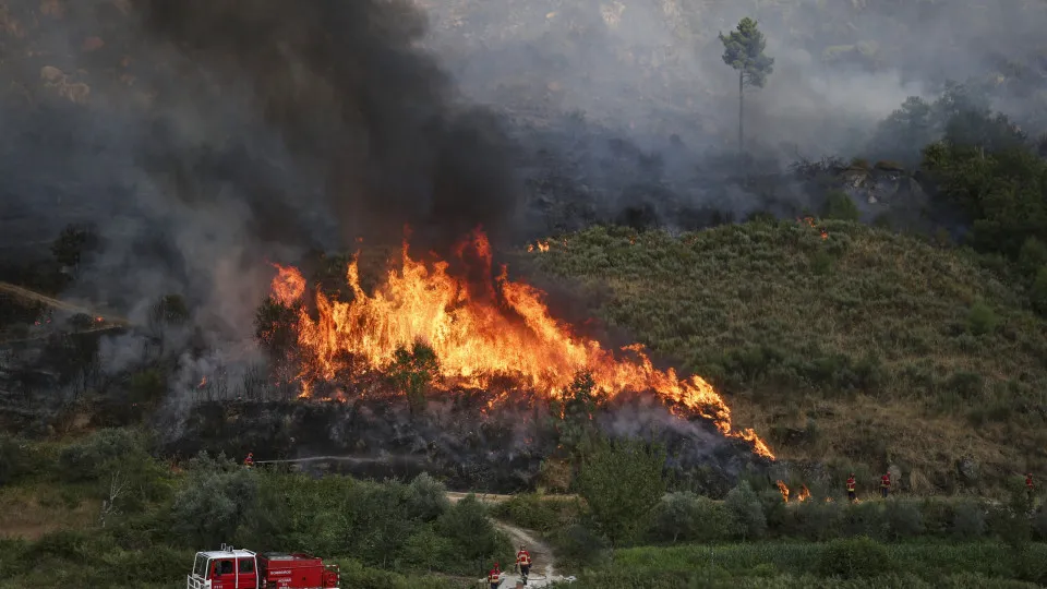 Trancoso, incêndio, carro de bombeiros, fogo