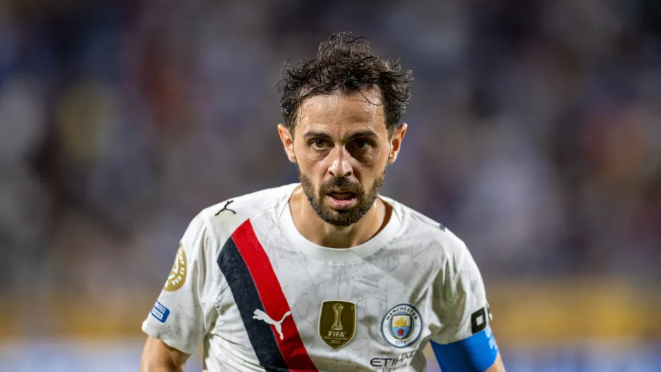 ORLANDO, FLORIDA - JUNE 30: Bernardo Silva #20 of Manchester City FC runs to the corner flag during the FIFA Club World Cup 2025 round of 16 match between Manchester City FC and Al-Hilal at Camping World Stadium on June 30, 2025 in Orlando, United States.