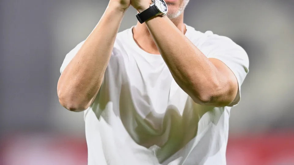 Carlos Vicens, the head coach of FC Braga, is in action during the UEFA Europa League third qualifying round first leg game between CFR Cluj and SC Braga in Cluj Napoca, Romania, on August 7, 2025. (Photo by Alex Nicodim/NurPhoto via Getty Images)