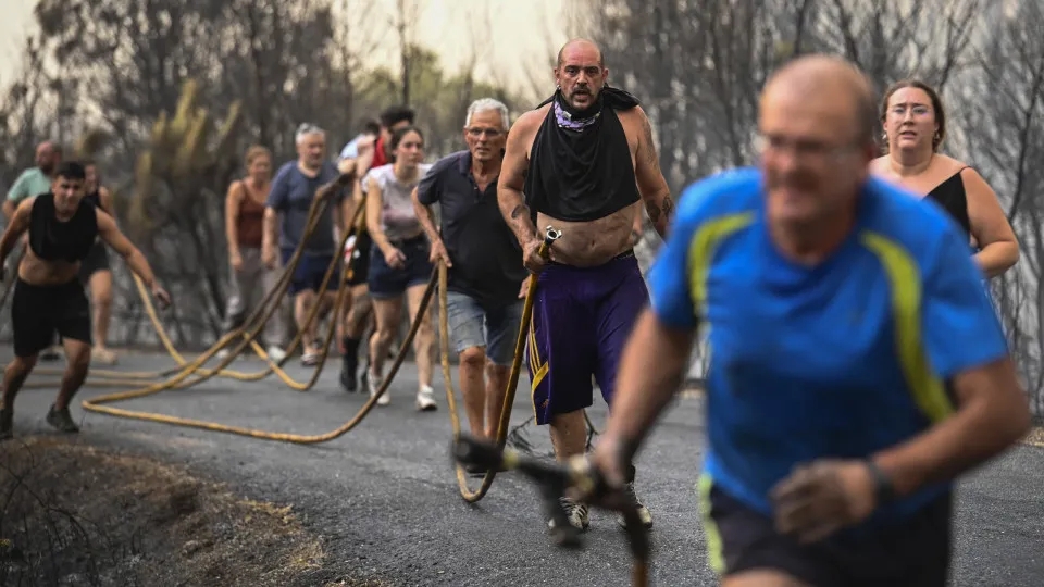 Larouco, Ourense, espanha, incêndio, populares