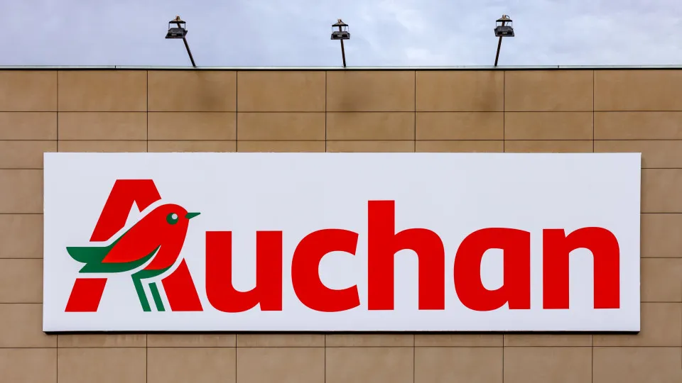 Auchan diz ter investido 10 milhões na melhoria das condições salariais
