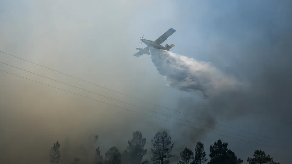 aguiar da beira, avião, incêndio, água, combate ao fogo