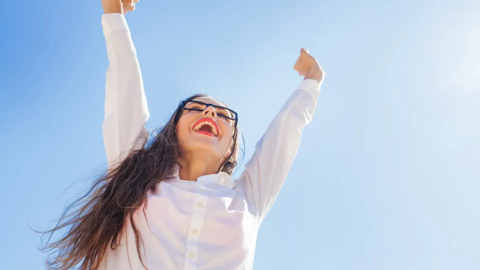 signos, mulher feliz