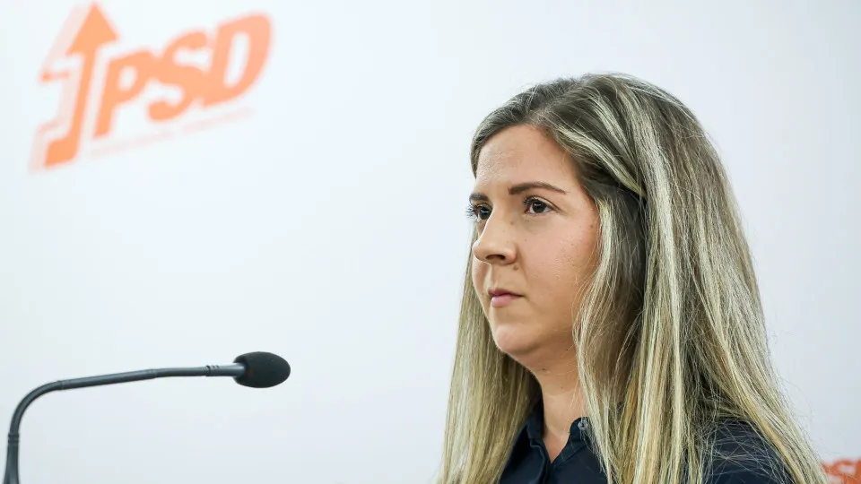 Margarida Balseiro Lopes,  ministra da Cultura, Juventude e Desporto, 