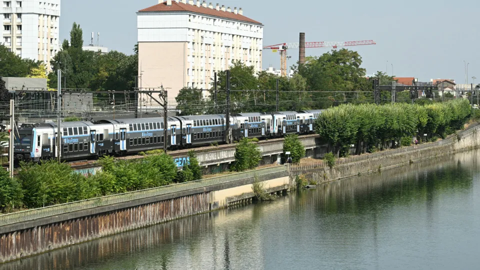  Choisy-le-Roi, corpos, rio sena