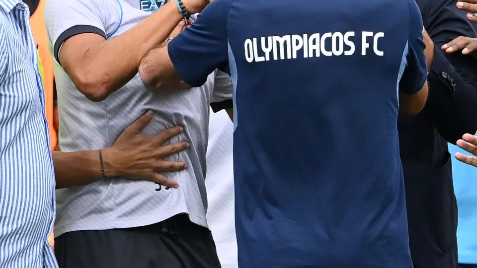 CASTEL DI SANGRO, ITALY - AUGUST 14: Antonio Conte head coach of Napoli reacts during the pre-season friendly match between Napoli and Olympiacos at Stadio Teofilo Patini on August 14, 2025 in Castel di Sangro, Italy. (Photo by Giuseppe Bellini/Getty Imag