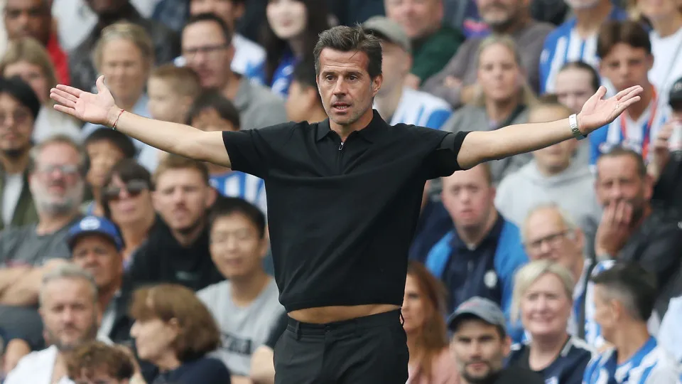 BRIGHTON, ENGLAND - AUGUST 16: Marco Silva Manager of Fulham looks frustrated & annoyed during the Premier League match between Brighton & Hove Albion and Fulham at Amex Stadium on August 16, 2025 in Brighton, England. (Photo by Crystal Pix/MB Media/Getty