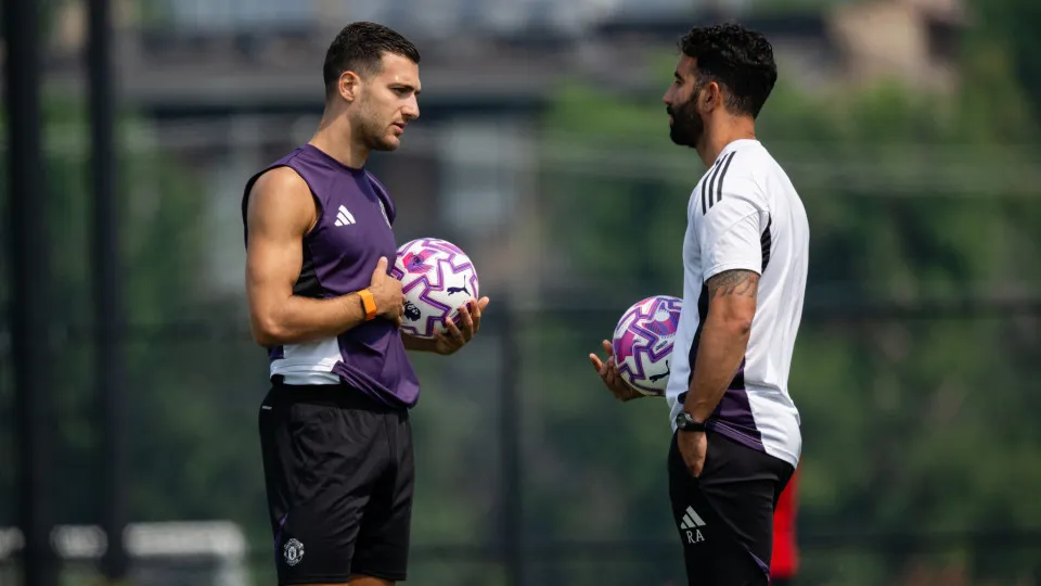 CHICAGO, ILLINOIS - AUGUST 01: (EXCLUSIVE COVERAGE) Diogo Dalot, Head Coach Ruben Amorim of Manchester United in action during a first team training session as part of their pre-season tour of the USA at Endeavor Health Performance Center on August 01, 20