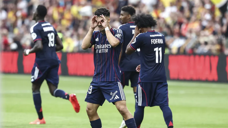 Georges Lyon's Georgian forward #69 Georges Mikautadze reacts to Lens' supporters after scoring his team's first goal during the French L1 football match between RC Lens and Olympique Lyonnais (OL) at Stade Bollaert-Delelis in Lens, northern France on Aug