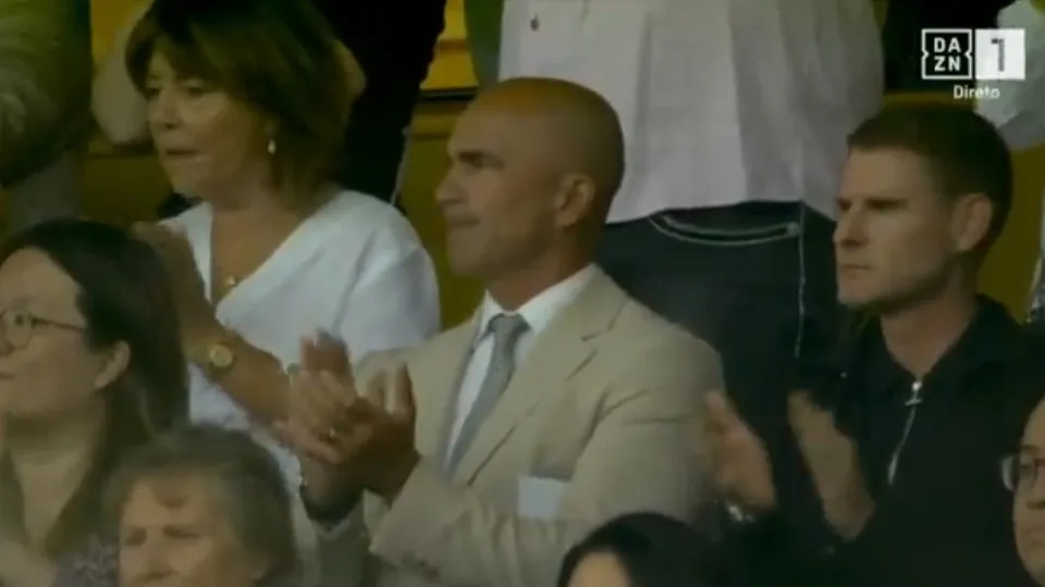 Selecionador Roberto Martínez presente na homenagem a Diogo Jota