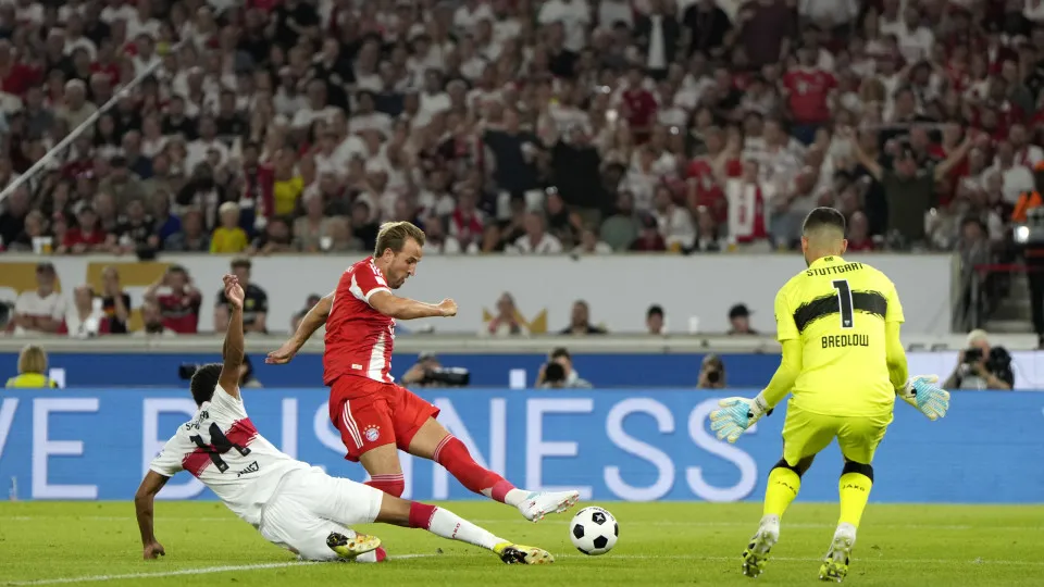 STUTTGART, GERMANY - AUGUST 16: Harry Kane of Bayern Munich scores his team's first goal under pressure from Luca Jaquez of VfB Stuttgart past Fabian Bredlow of VfB Stuttgart during the Franz-Beckenbauer-Supercup 2025 match between VfB Stuttgart and FC Ba