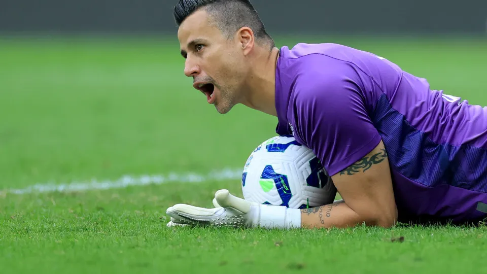RIO DE JANEIRO, BRAZIL - AUGUST 16: Goalkeeper Fabio of Fluminense reacts during the match between Fluminense and Fortaleza as part of Brasileirao 2025 at Maracana Stadium on August 16, 2025 in Rio de Janeiro, Brazil. (Photo by Buda Mendes/Getty Images)