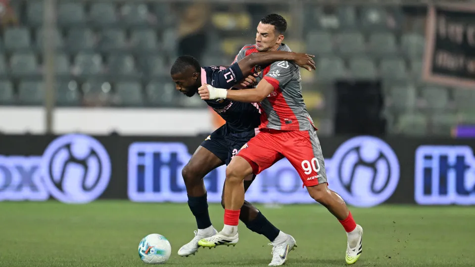 CREMONA, ITALY - AUGUST 16: Salim Diakite of Palermo FC battles for the ball with  Federico Bonazzoli of US Cremonese during the Coppa Italia match between US Cremonese and Palermo FC at Stadio Giovanni Zini on August 16, 2025 in Cremona, Italy. (Photo by